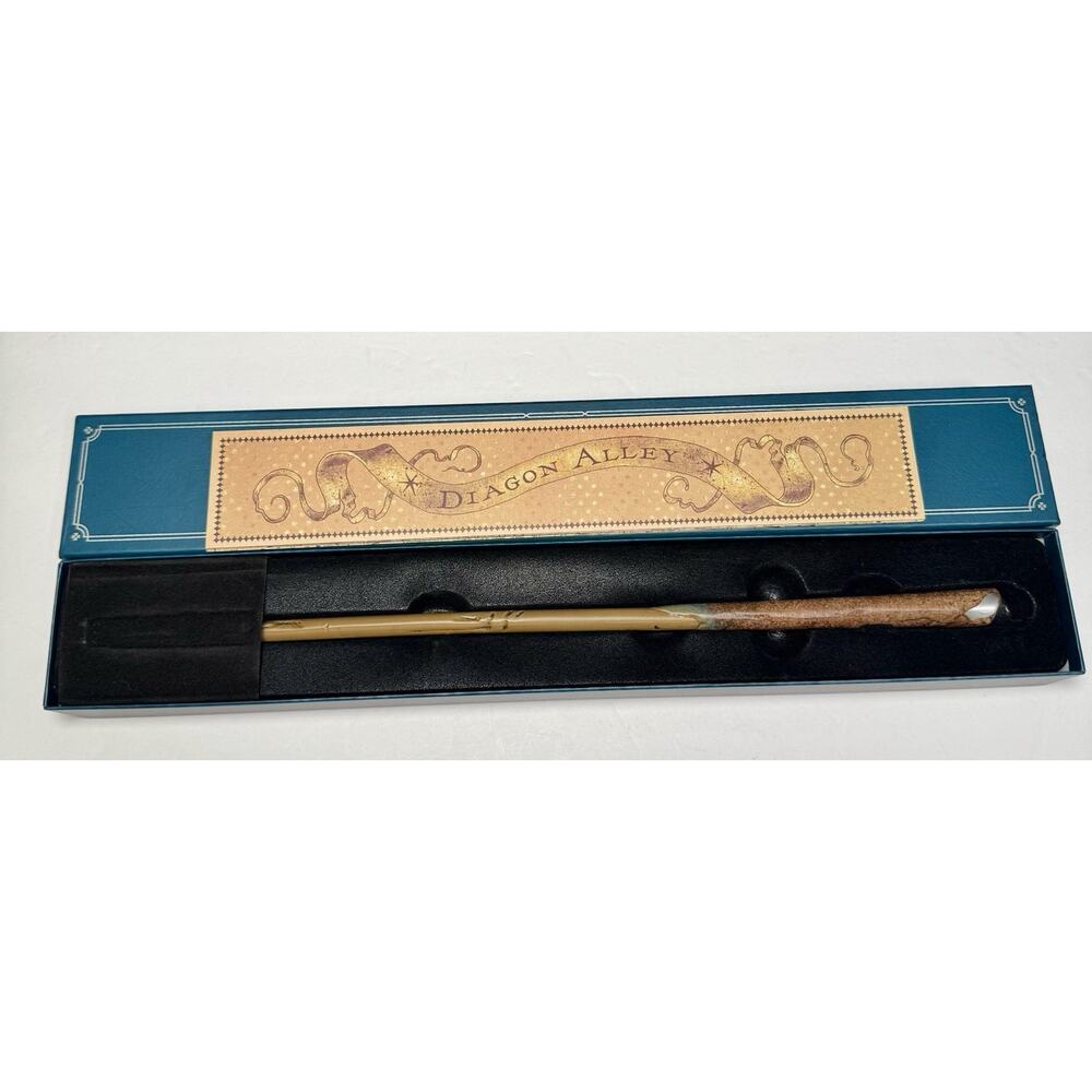The Wizarding World of Harry Potter Newt Scamander Interactive Magical Wand